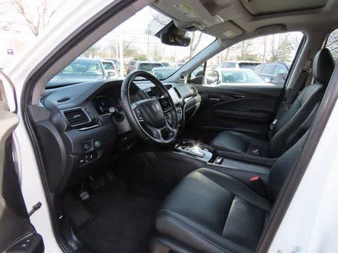 Used 2021 Honda Pilot Touring image 2