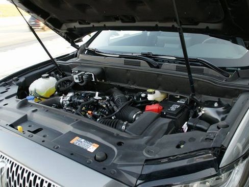 Used 2023 Lincoln Nautilus Reserve w/ Equipment Group 201A image 13