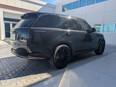 Used 2025 Land Rover Range Rover SE AWD/4WD image 4