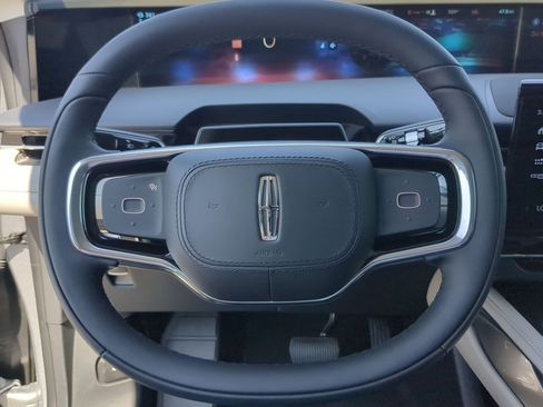 New 2025 Lincoln Nautilus Premier image 13