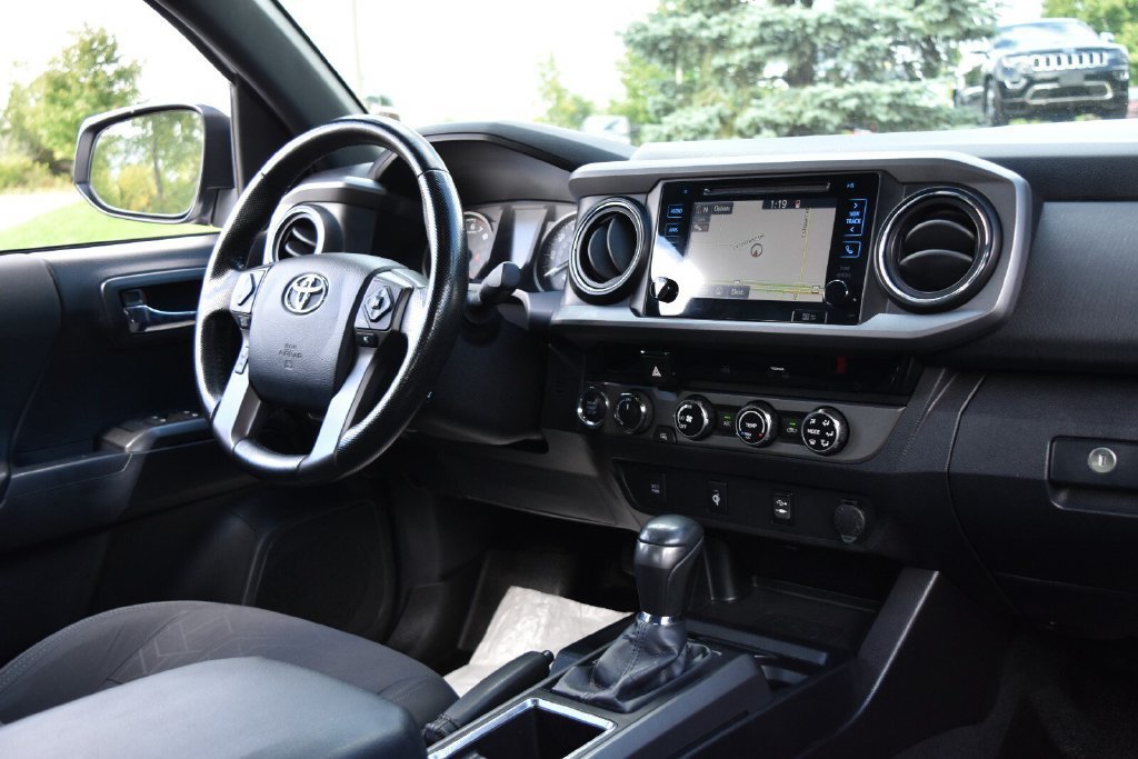 Used 2016 Toyota Tacoma TRD Sport w/ Towing Package AWD/4WD image 34