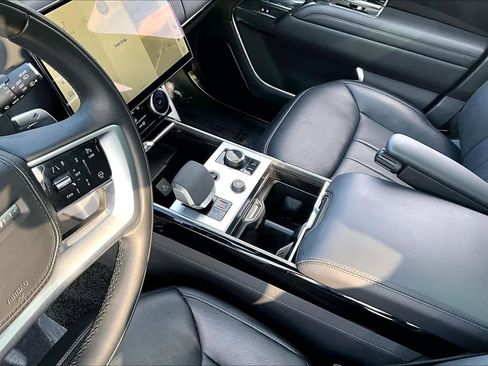 Used 2023 Land Rover Range Rover Autobiography image 16