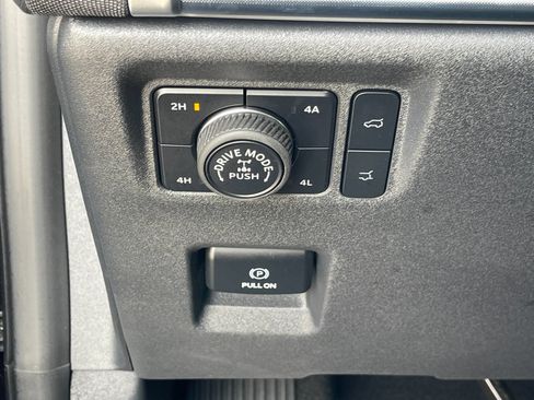 Used 2025 Ford Expedition Tremor AWD/4WD image 32