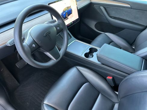 Used 2024 Tesla Model Y Long Range AWD/4WD image 11