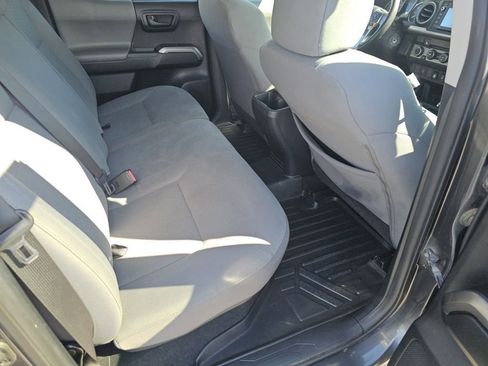 Used 2019 Toyota Tacoma SR5 AWD/4WD image 6