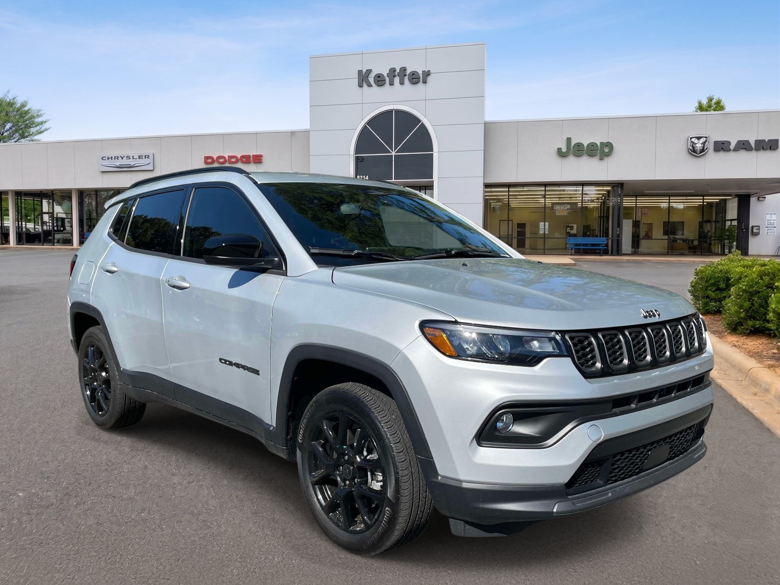 Used 2026 Jeep Compass Latitude AWD/4WD image 3