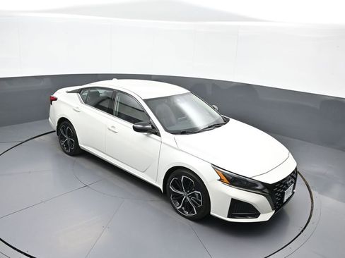 Used 2024 Nissan Altima 2.5 SR image 34