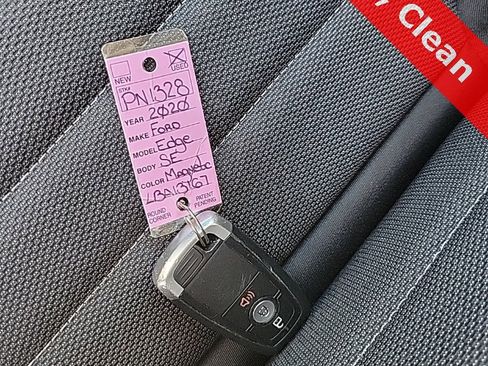 Used 2020 Ford Edge SE image 18