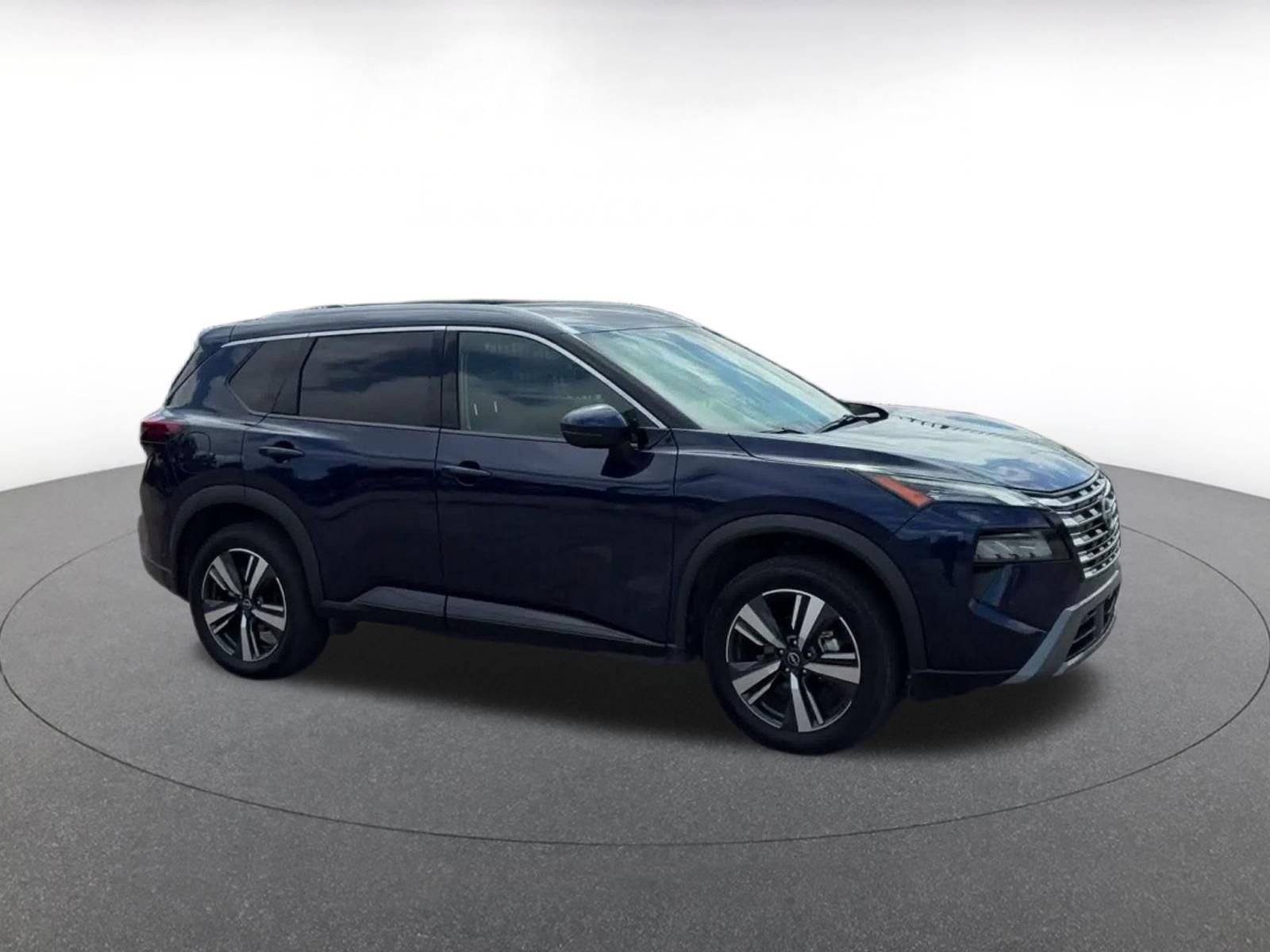 Used 2026 Nissan Rogue SL FWD image 2