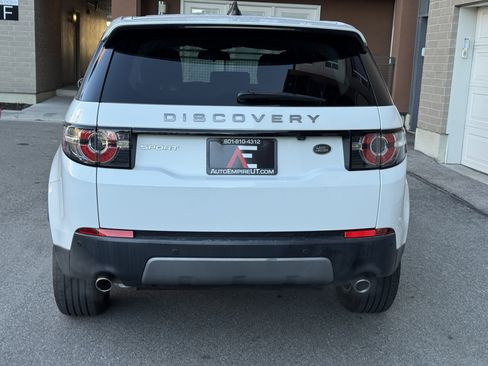 Used 2017 Land Rover Discovery Sport SE image 4