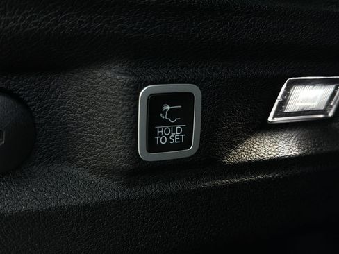 Used 2024 Jeep Grand Cherokee L Altitude AWD/4WD image 14