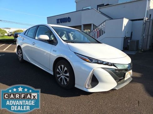 Used 2022 Toyota Prius Prime LE FWD image 1