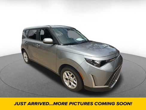 Used 2025 Kia Soul LX w/ LX Technology Package FWD image 1