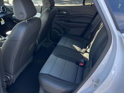 New 2025 Chevrolet Trax LT w/ LT Convenience Package image 18