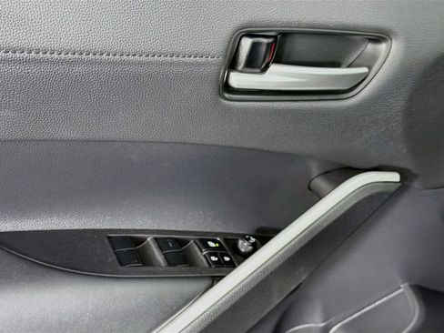 Used 2025 Toyota Corolla Cross AWD Hybrid image 23