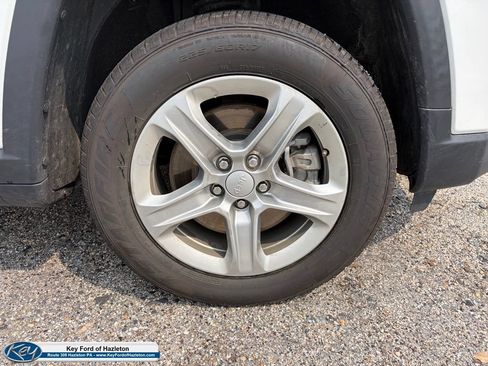 Used 2024 Jeep Compass Latitude AWD/4WD image 14