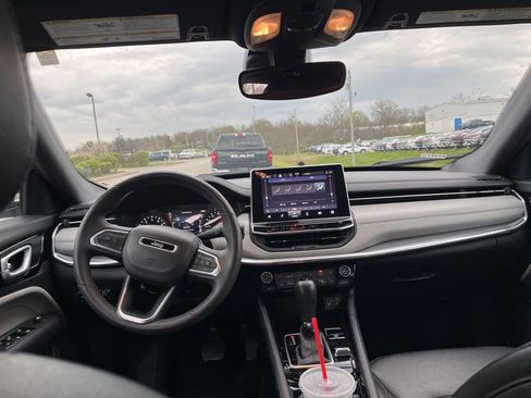 Used 2024 Jeep Compass Limited image 5