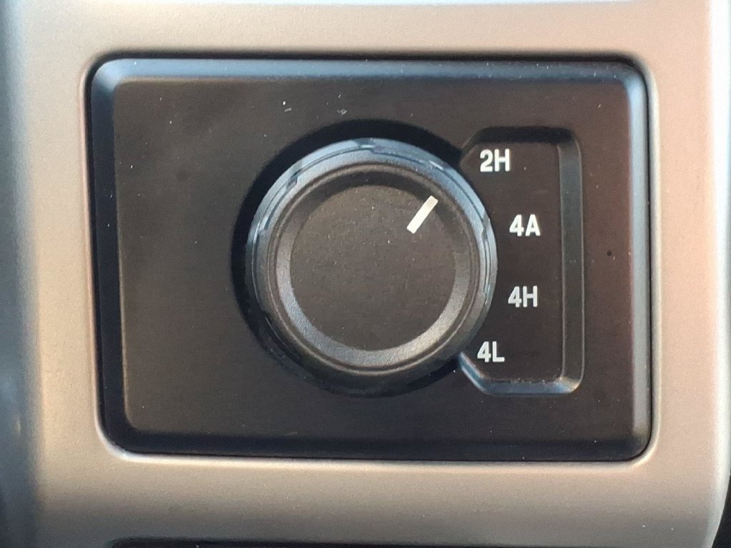 Used 2020 Ford F150 Lariat w/ Equipment Group 502A Luxury AWD/4WD image 17