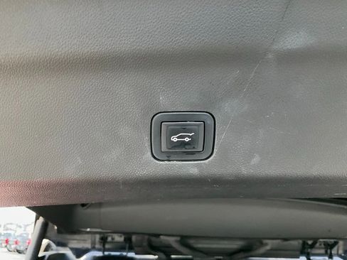 Used 2022 Chevrolet Tahoe Z71 w/ Z71 Off-Road Package image 20