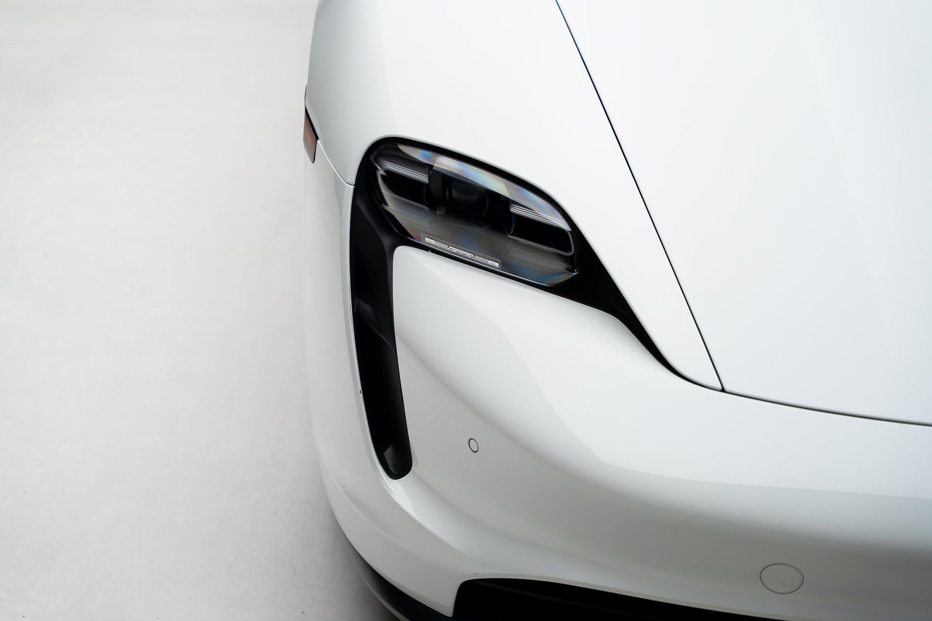 Used 2022 Porsche Taycan RWD image 12