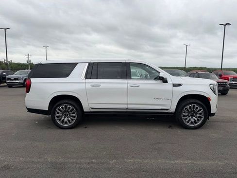 Used 2024 GMC Yukon XL Denali Ultimate AWD/4WD image 5