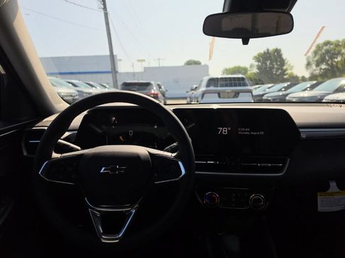 New 2026 Chevrolet TrailBlazer LT w/ Midnight Edition FWD image 11