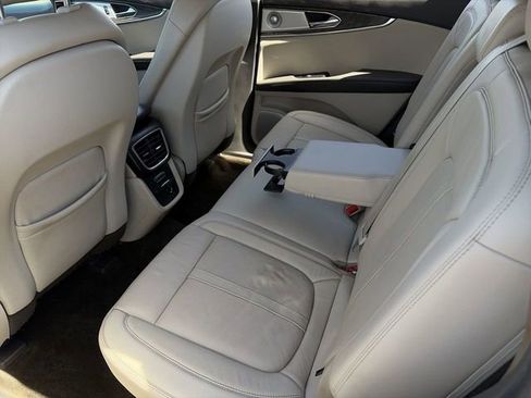 Used 2017 Lincoln MKX Reserve w/ Luxury Package FWD image 18