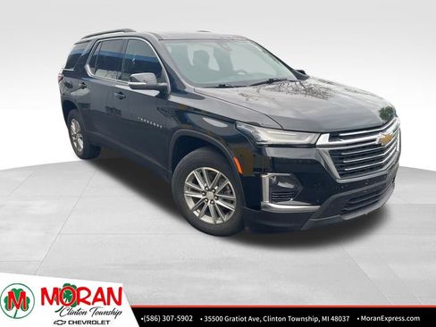 Used 2023 Chevrolet Traverse LT FWD image 2