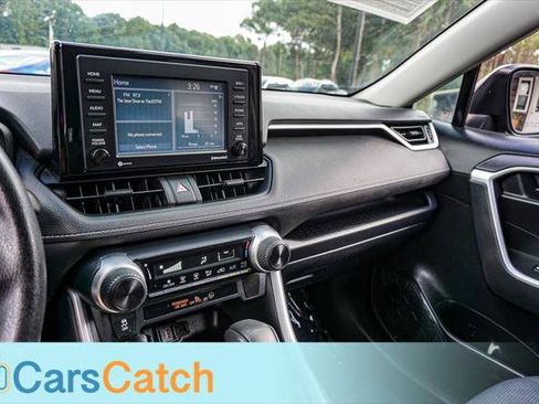Used 2020 Toyota RAV4 LE FWD image 26