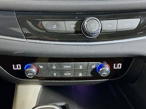 Used 2019 Buick Enclave Essence w/ Trailering Package, 5000 lbs. AWD/4WD image 18