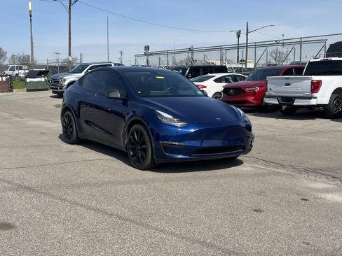 Used 2021 Tesla Model Y Long Range image 1