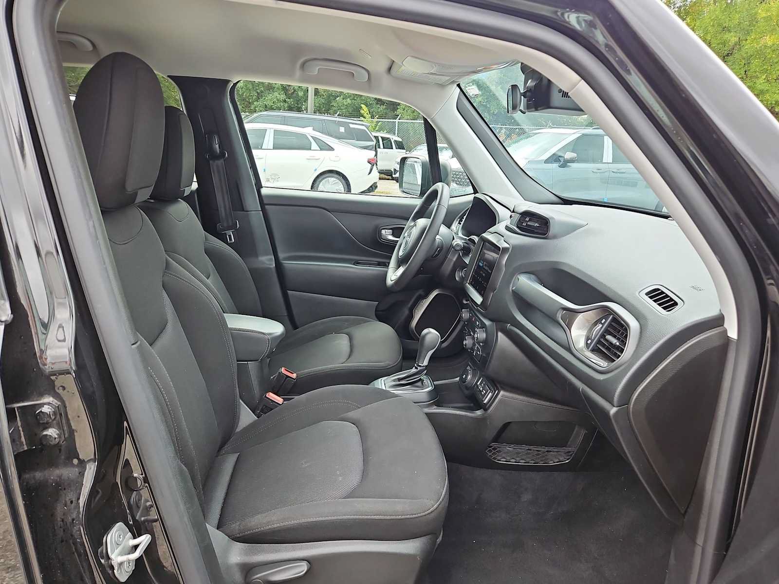 Used 2023 Jeep Renegade Latitude AWD/4WD image 17