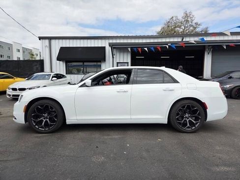 Used 2019 Chrysler 300 S image 4