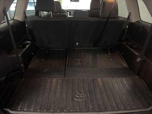 Used 2017 Toyota Highlander LE image 13