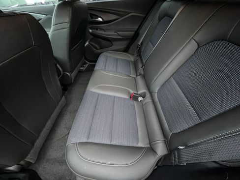 Used 2025 Buick Envista Preferred image 25