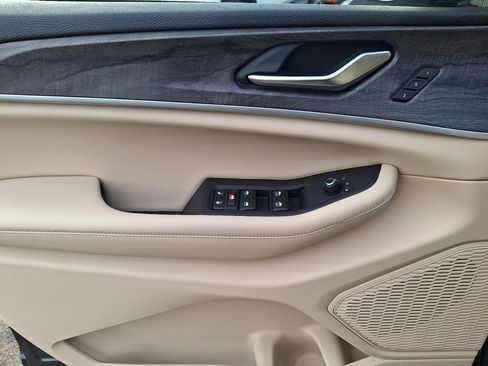 Used 2023 Jeep Grand Cherokee Limited w/ Black Appearance Package image 22