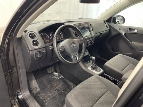 Used 2014 Volkswagen Tiguan S image 17