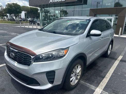 Used 2019 Kia Sorento L FWD image 2