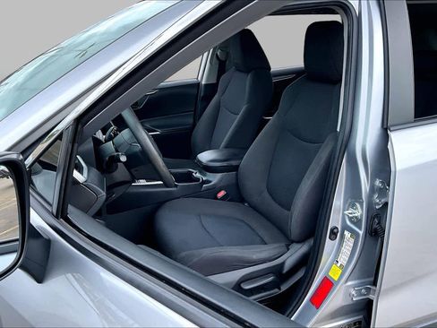 Used 2022 Toyota RAV4 LE FWD image 8