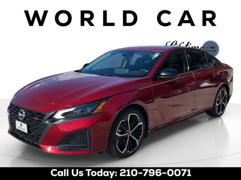 Used 2023 Nissan Altima 2.5 SR w/ SR Premium Package FWD image 7