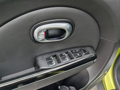 Used 2018 Kia Soul + w/ Audio Package image 32