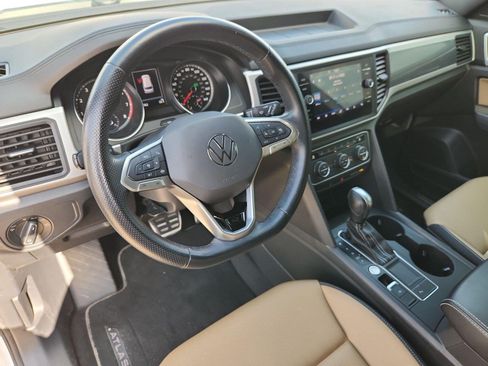 Used 2021 Volkswagen Atlas Cross Sport SE w/ Panoramic Sunroof Package FWD image 10