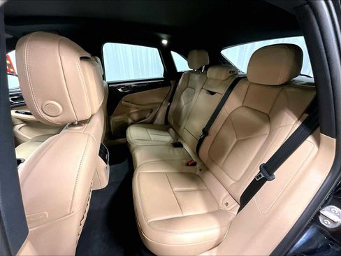 Used 2024 Porsche Macan image 31