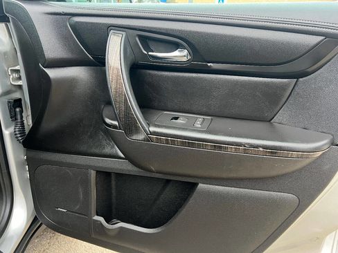 Used 2013 GMC Acadia SLT image 28