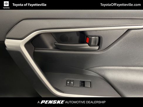Certified 2025 Toyota RAV4 LE AWD/4WD image 9