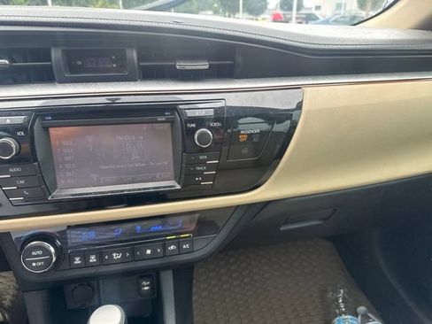 Used 2015 Toyota Corolla LE FWD image 11