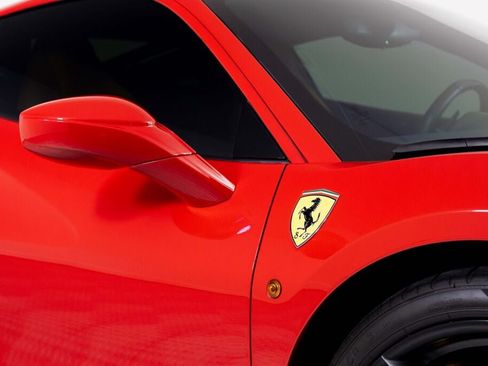 Used 2017 Ferrari 488 GTB RWD image 32