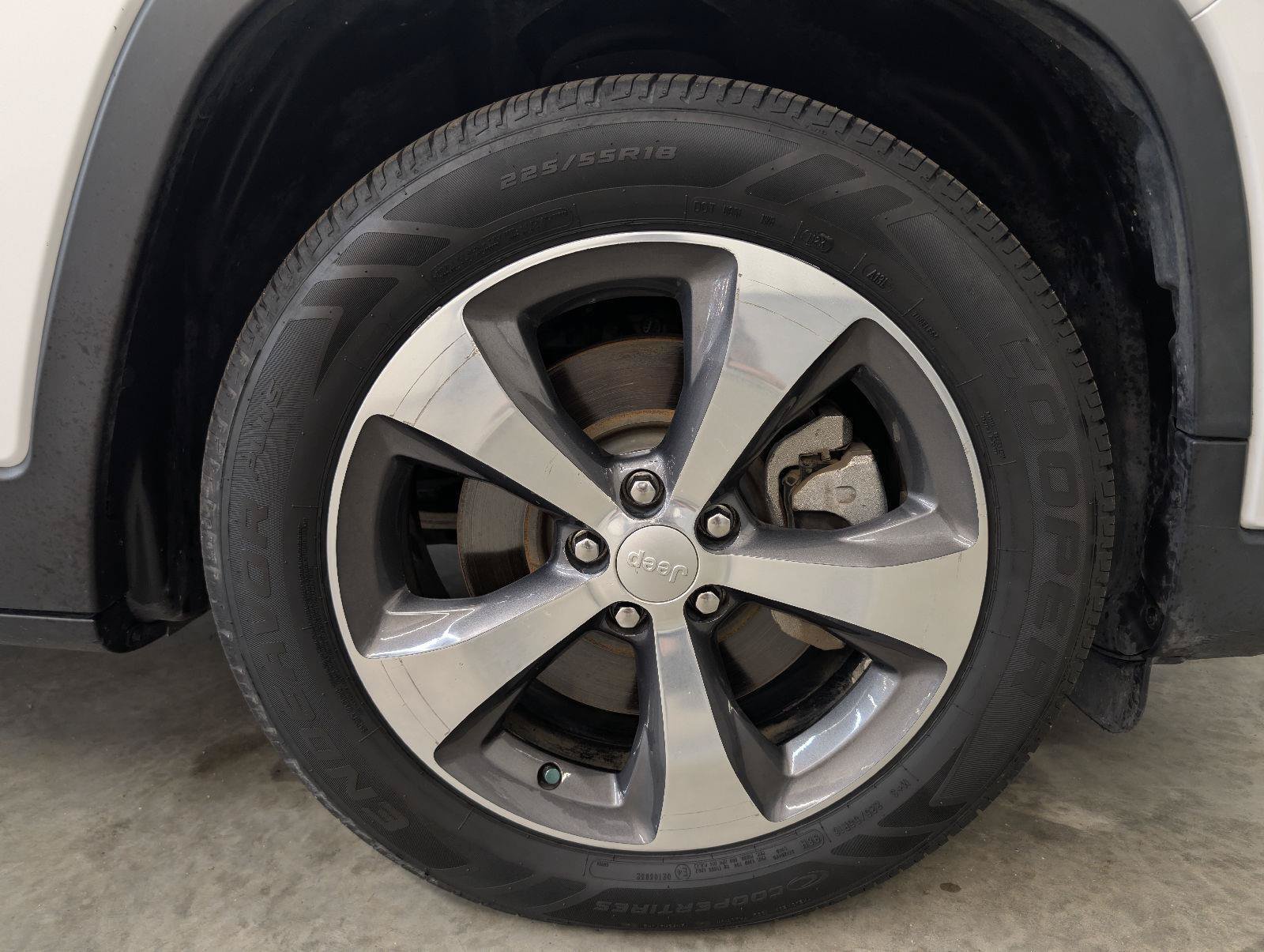 Used 2019 Jeep Cherokee Limited FWD image 47