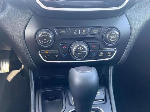 Used 2019 Jeep Cherokee Limited image 23