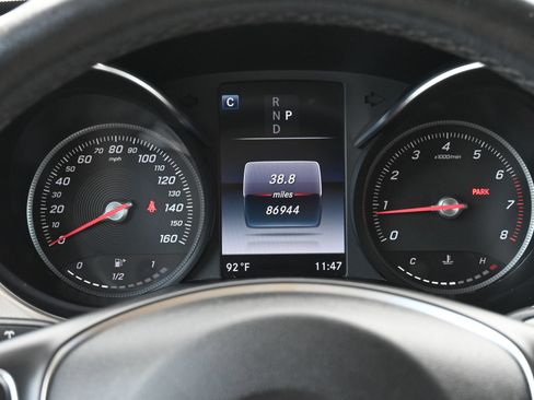 Used 2019 Mercedes-Benz GLC 300 4MATIC image 10